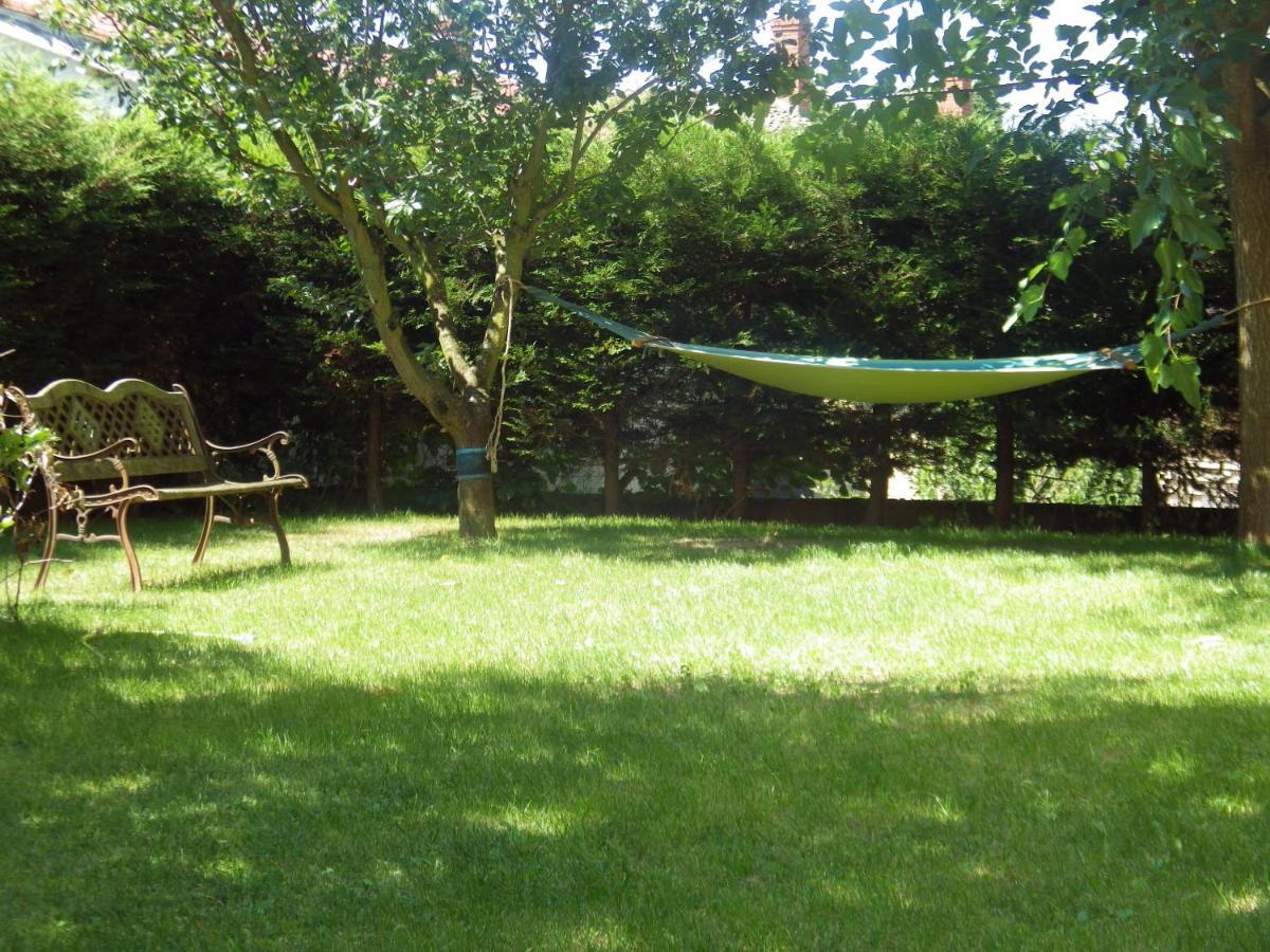 Chez Gus Bed and Breakfast Ars-sur-Formans Exteriör bild