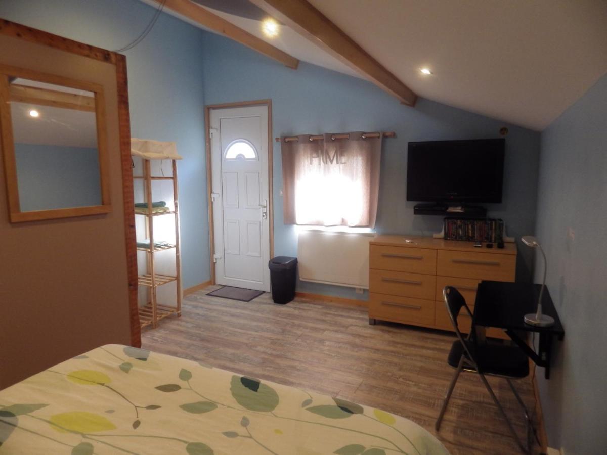 Chez Gus Bed and Breakfast Ars-sur-Formans Exteriör bild