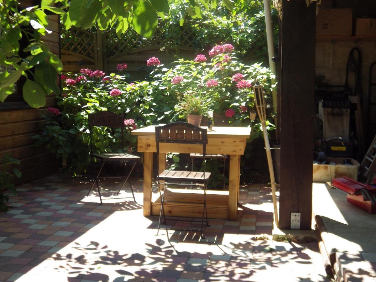 Chez Gus Bed and Breakfast Ars-sur-Formans Exteriör bild